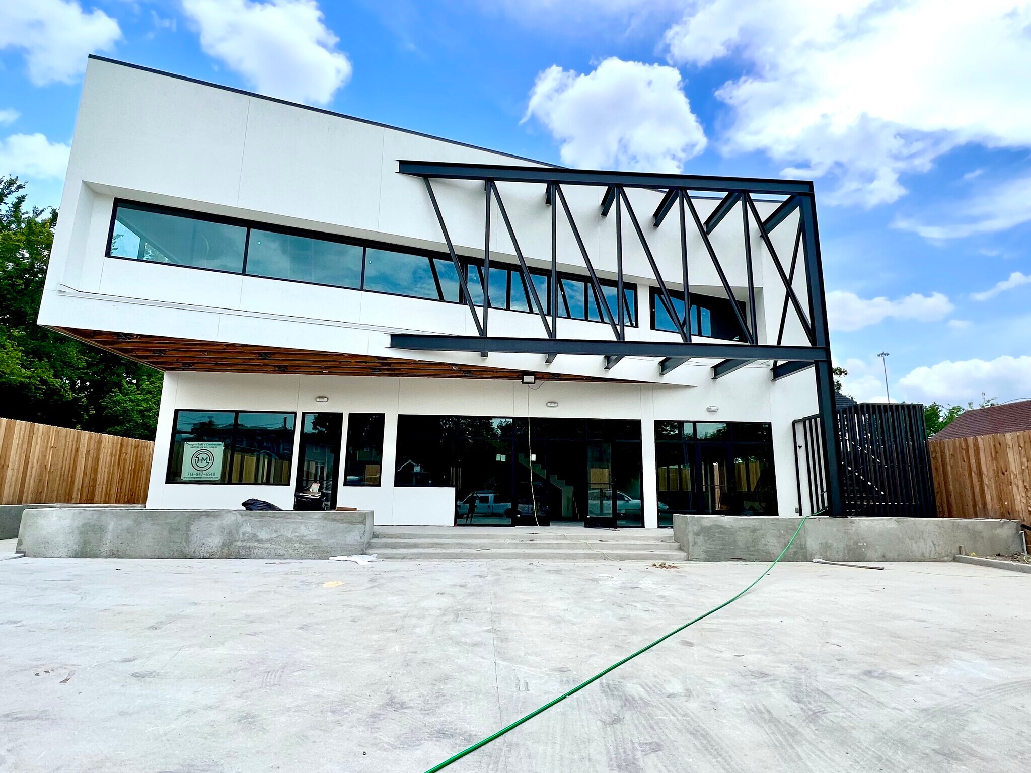 6815 N Main St, Houston, TX for lease Building Photo- Image 1 of 12