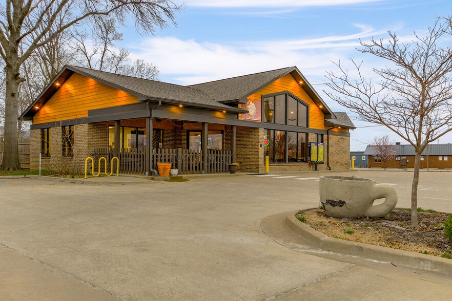 1009 N Providence Rd, Columbia, MO for lease - Building Photo - Image 2 of 40