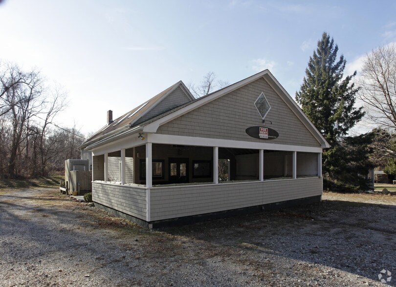 85 N Ferry Rd, Shelter Island Heights, NY for sale - Primary Photo - Image 1 of 1