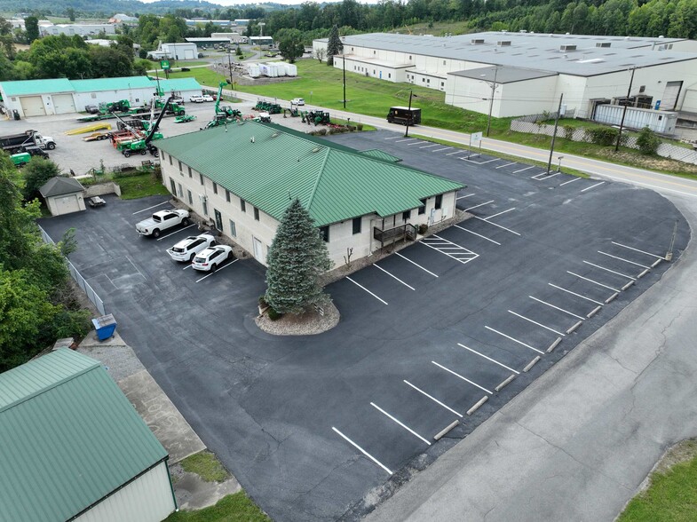 2031 Pleasant Valley Rd, Fairmont, WV for lease - Building Photo - Image 3 of 14