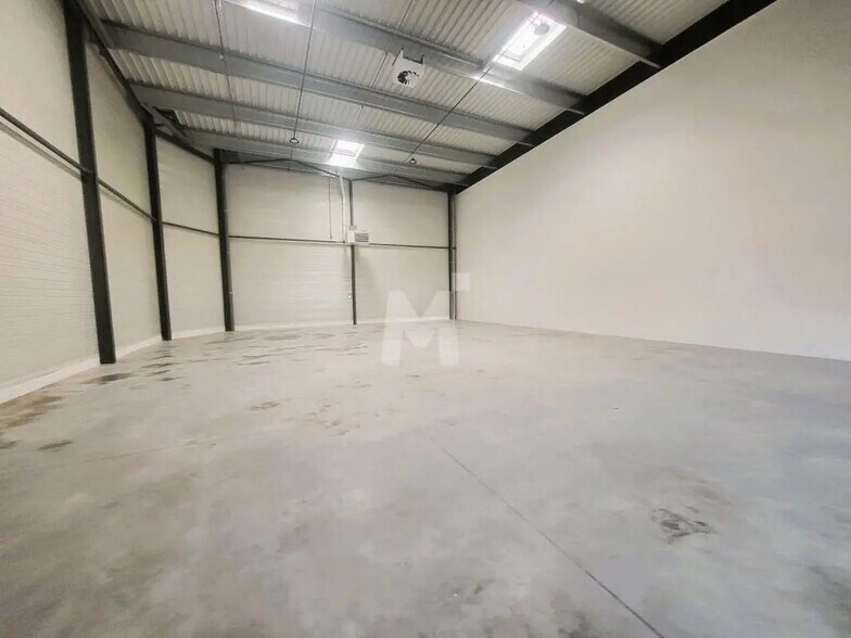 Flex in Corbeil-Essonnes for lease - Interior Photo - Image 3 of 11