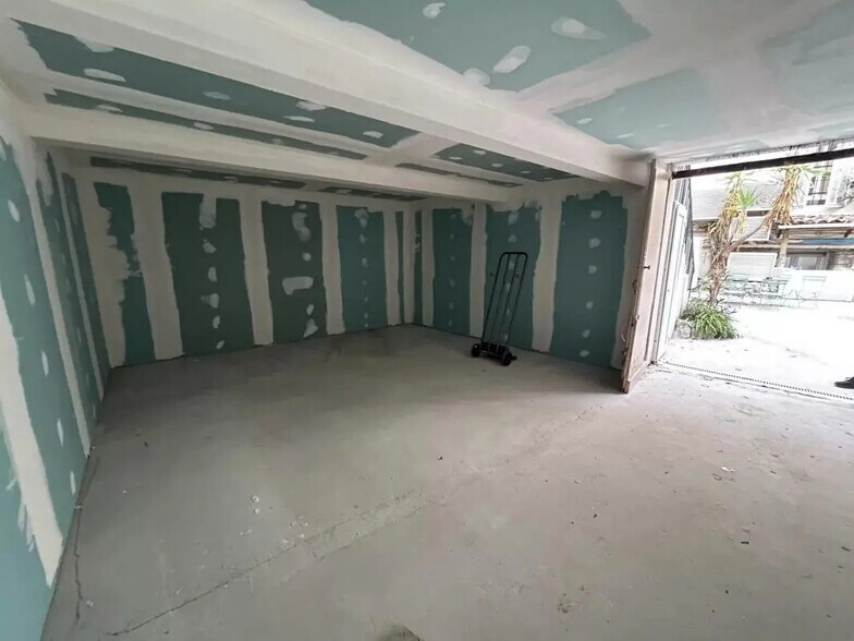 Industrial in Cannes for lease - Building Photo - Image 1 of 6