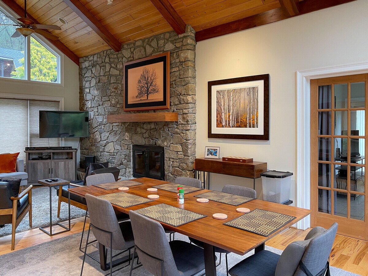 6356 Willow Rd, Hendersonville, NC 28739