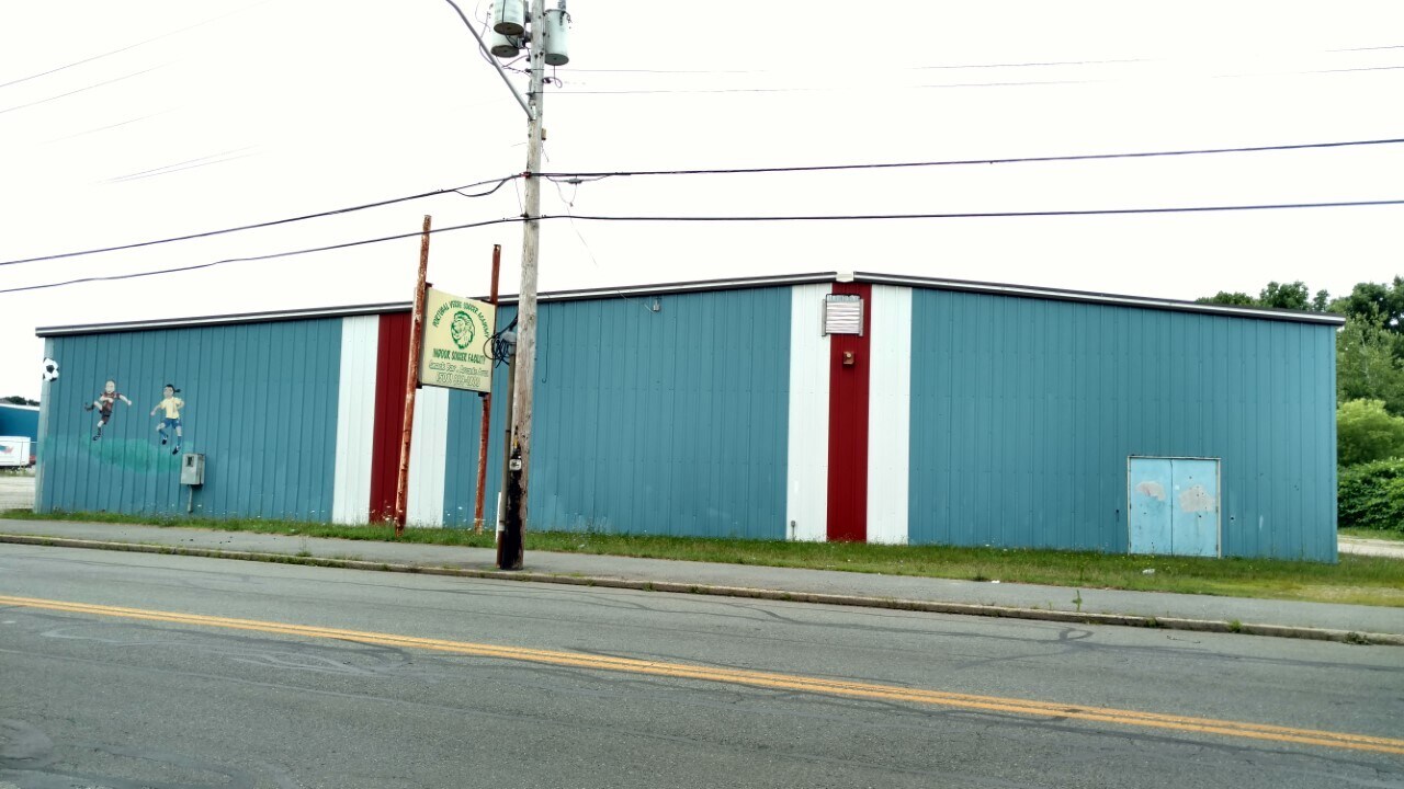 424 Nash Rd, New Bedford, MA 02746