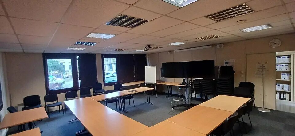 Office in Caen for lease - Building Photo - Image 2 of 11