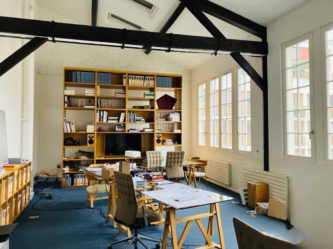 Office in Paris for lease Interior Photo- Image 1 of 11