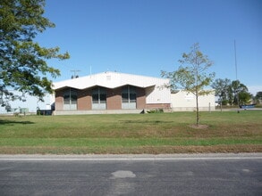 811 S Eisenhower Dr, Goshen, IN for lease Building Photo- Image 1 of 9