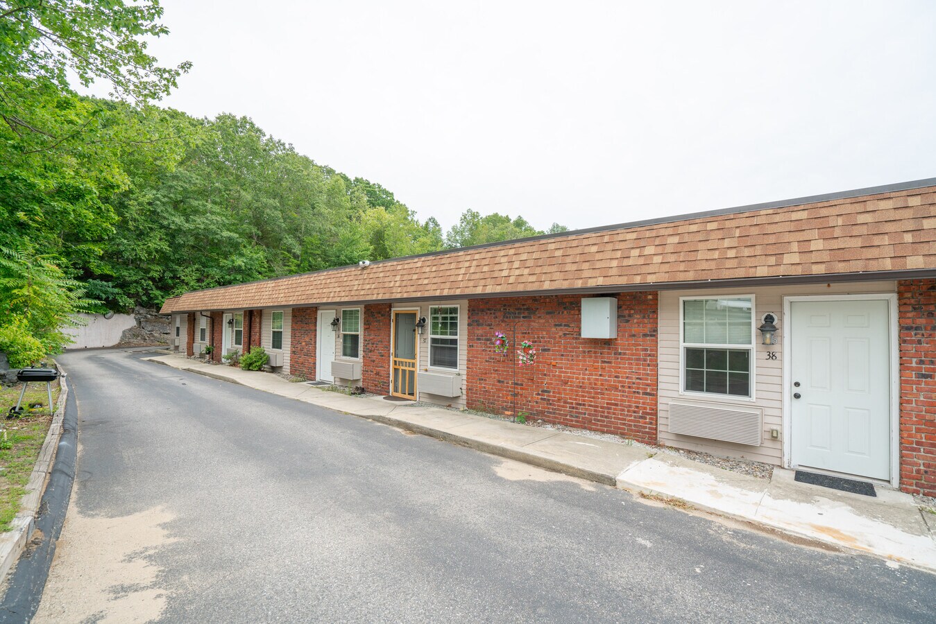 50 Palmer St, Norwich, CT 06360