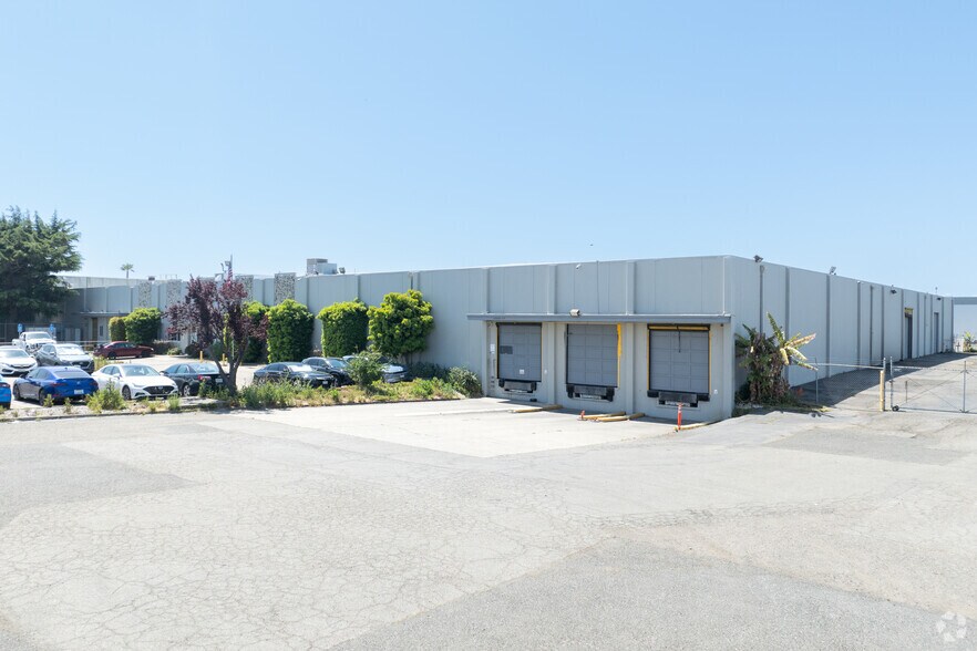 27163-27211 Industrial Blvd, Hayward, CA for lease - Primary Photo - Image 2 of 8