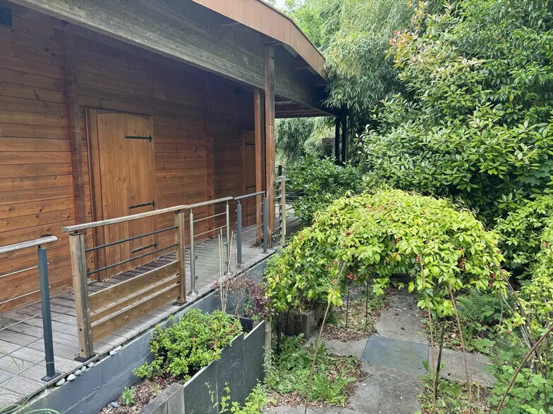 Flex in Presles for sale - Building Photo - Image 3 of 5