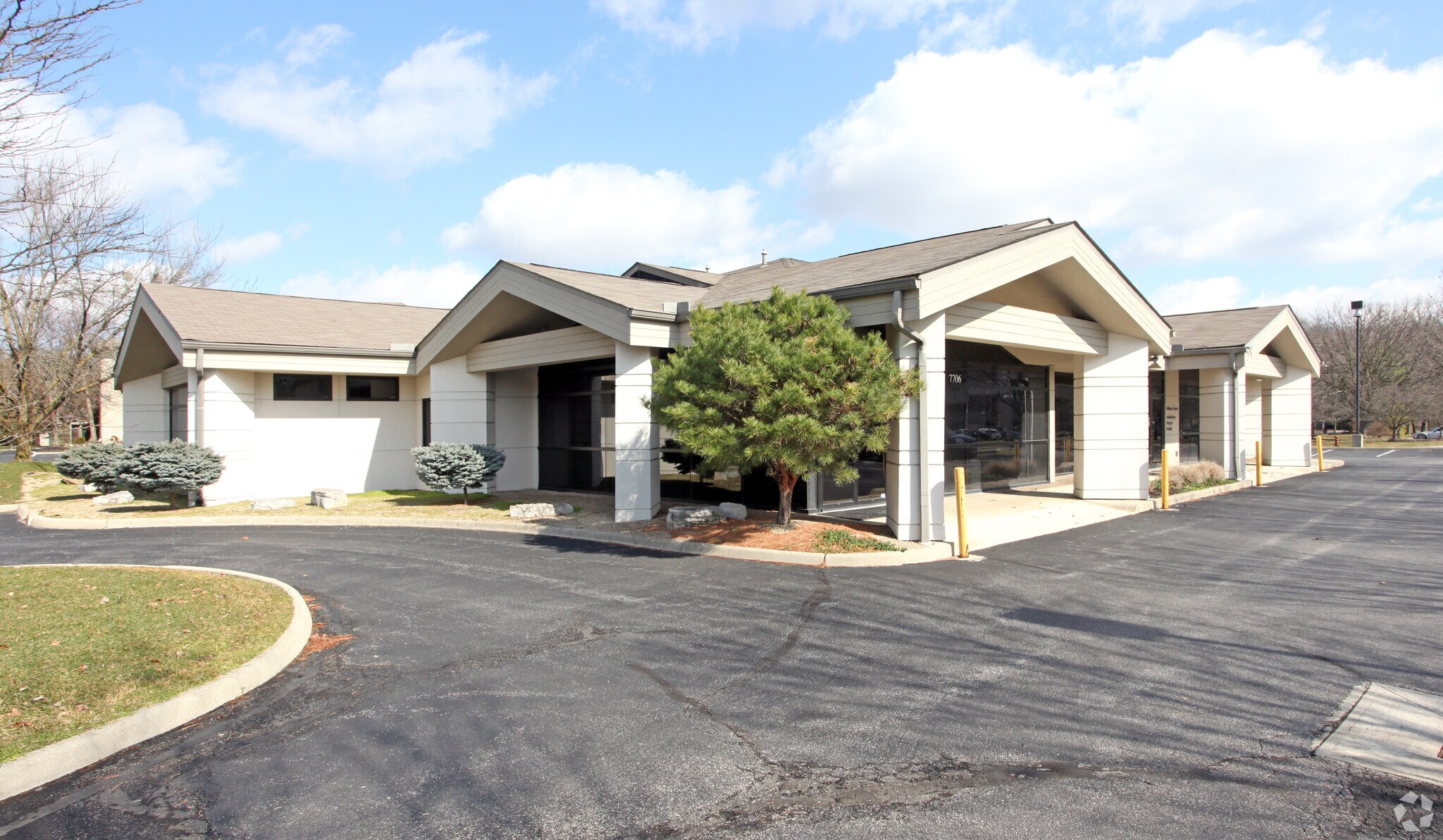 7706 Olentangy River Rd, Columbus, OH for lease Primary Photo- Image 1 of 5