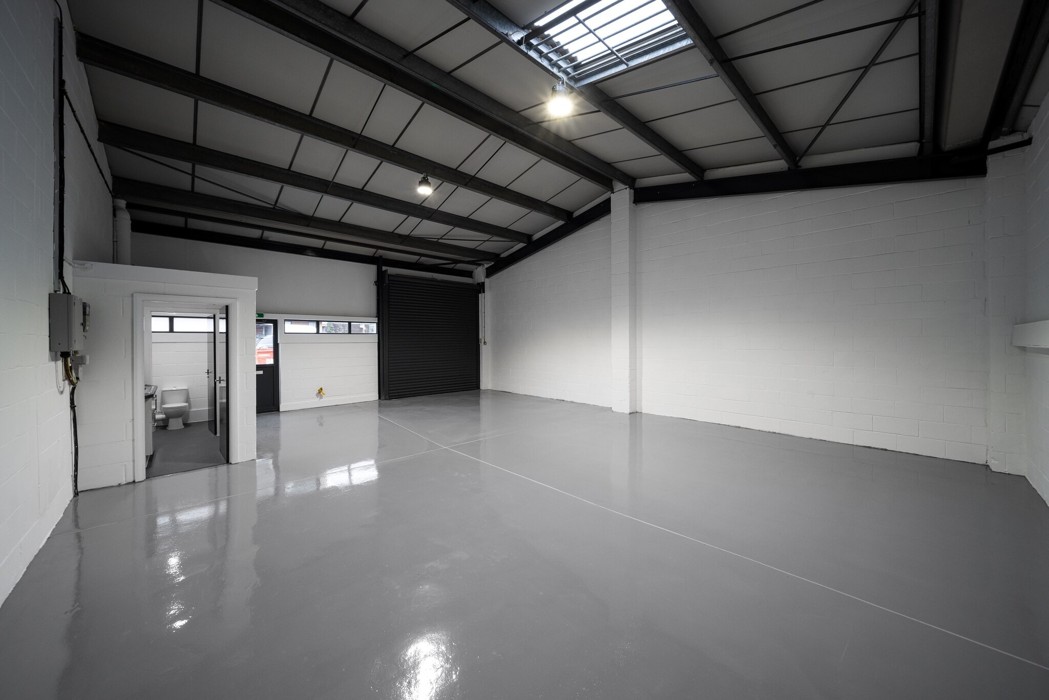 Langhedge Ln, London for lease Interior Photo- Image 1 of 3