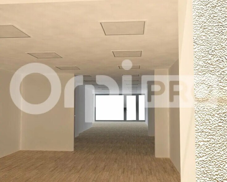 Retail in Limoges for lease - Interior Photo - Image 2 of 6