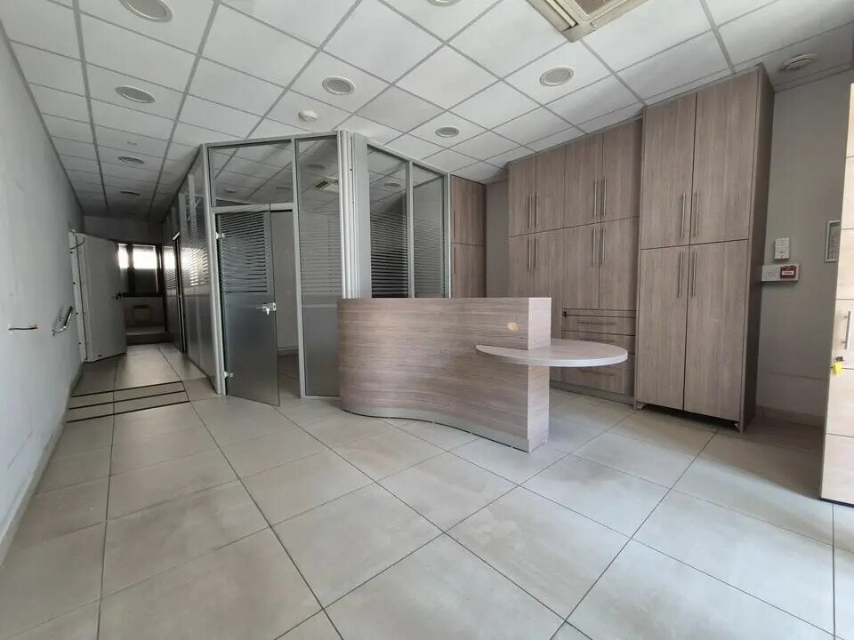 Retail in Lunel for lease Interior Photo- Image 1 of 8