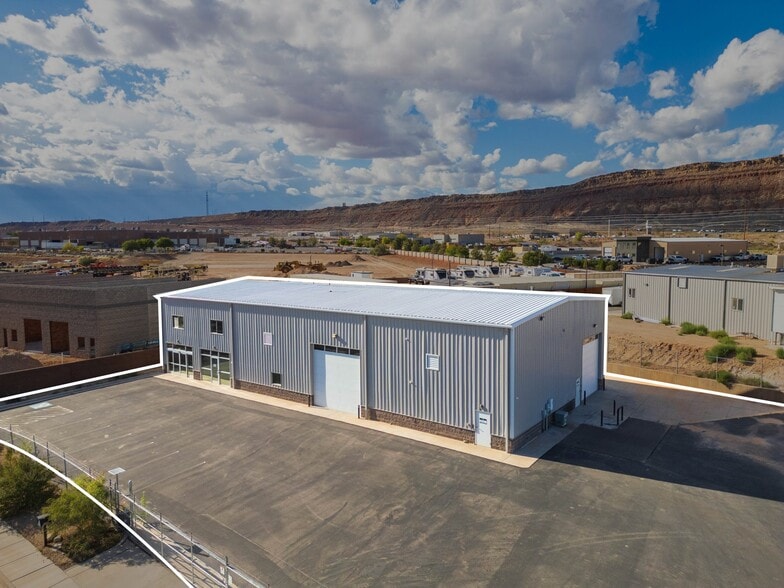 335 Commerce Dr, Hurricane, UT for lease - Building Photo - Image 2 of 6