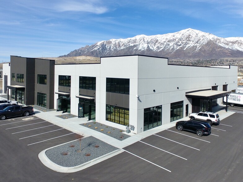 2724 N Rulon White Blvd, Pleasant View, UT for lease - Building Photo - Image 1 of 13