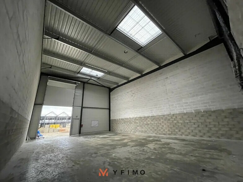 Flex in Flins-sur-Seine for sale - Interior Photo - Image 2 of 5