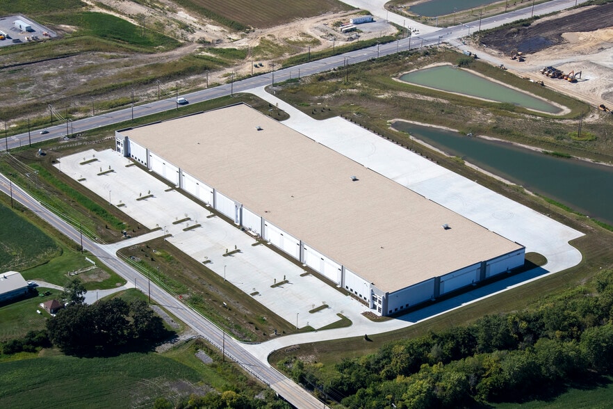 9997 Mississippi St, Crown Point, IN for lease - Building Photo - Image 2 of 4