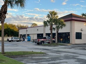 11571-11581 Gladiolus Dr, Fort Myers, FL for lease Interior Photo- Image 2 of 2