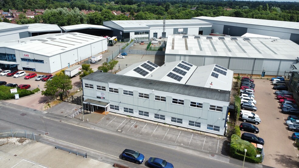 School Close, Eastleigh for sale - Building Photo - Image 1 of 5