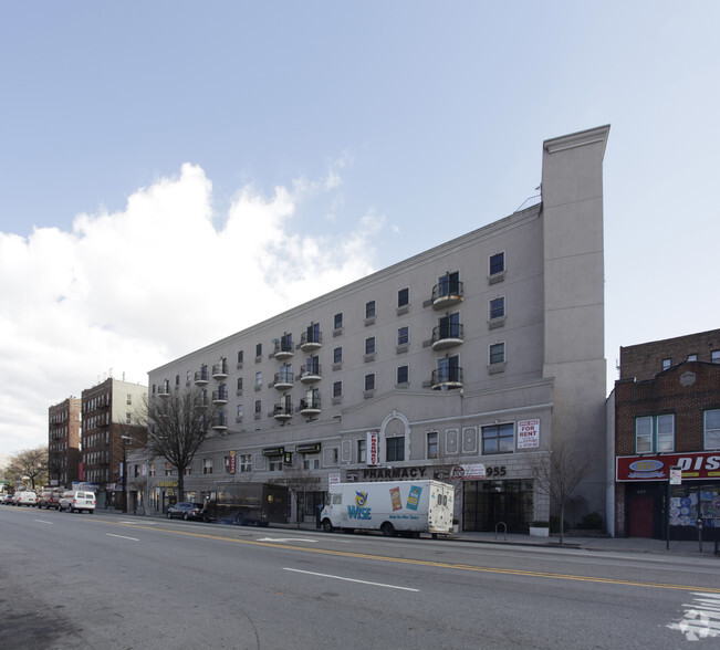 931-955 Coney Island Ave, Brooklyn, NY for lease - Primary Photo - Image 1 of 2