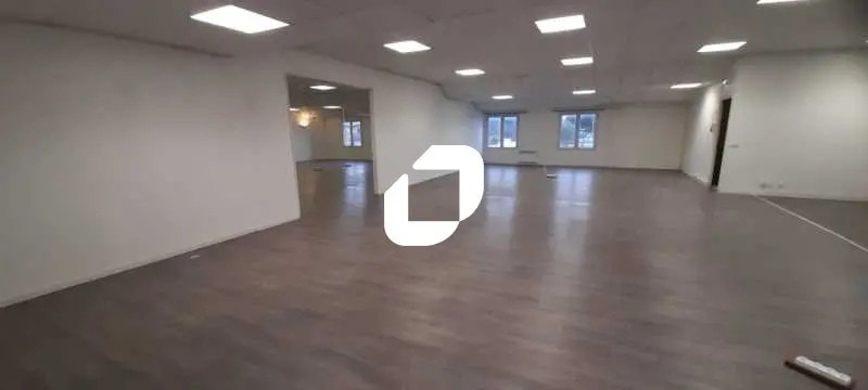 Office in Eysines for lease - Interior Photo - Image 3 of 4