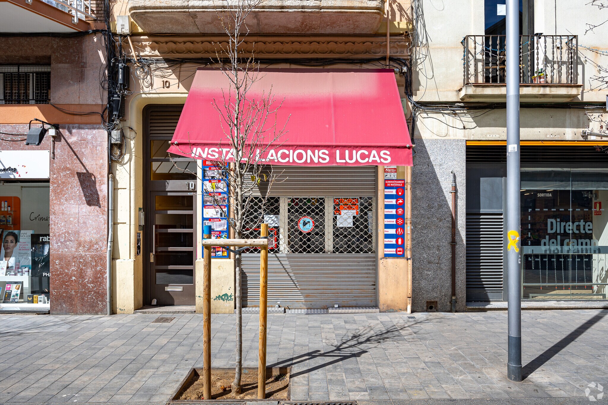 Retail in Barcelona, Barcelona for lease Building Photo- Image 1 of 2