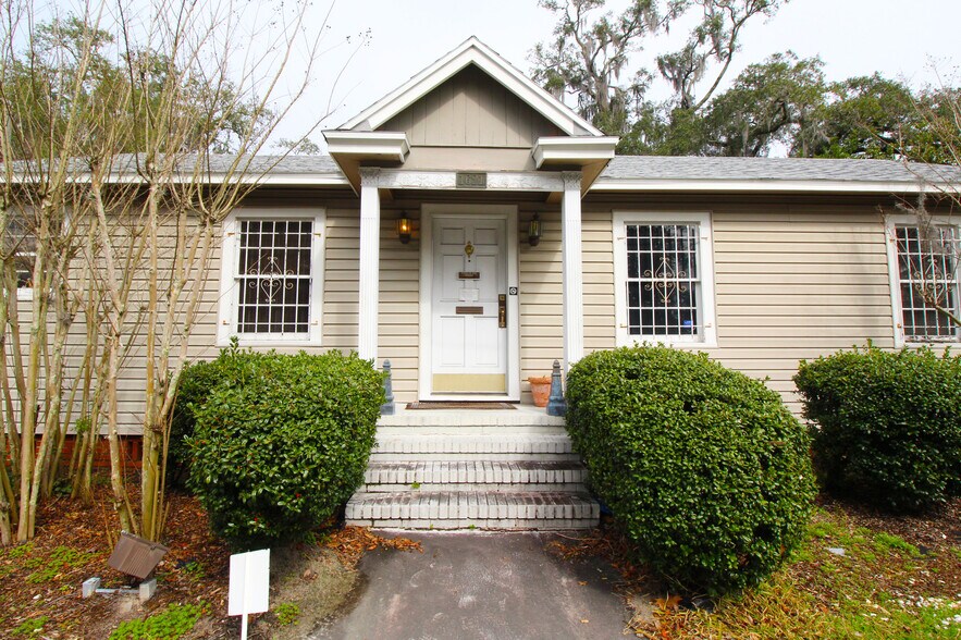 1621 Emerson St, Jacksonville, FL 32207