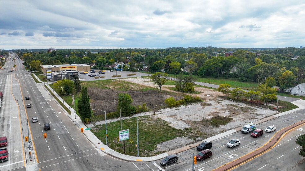 1475 Huron Church Rd, Windsor, ON for lease - Building Photo - Image 1 of 6