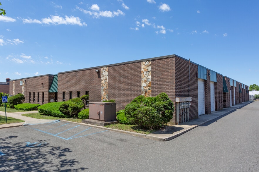 36 Carlough Rd, Bohemia, NY for lease - Building Photo - Image 3 of 8