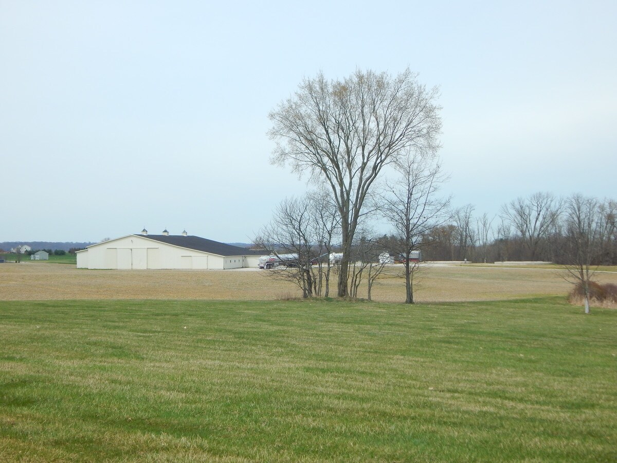 7400 Beach Rd, Wadsworth, OH 44281