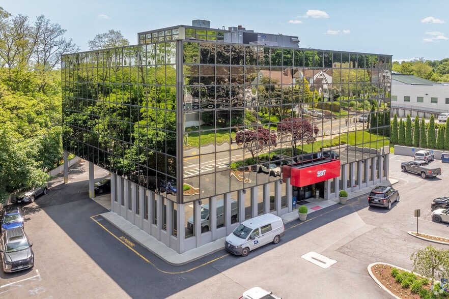 297 Knollwood Rd, White Plains, NY for lease - Building Photo - Image 1 of 12