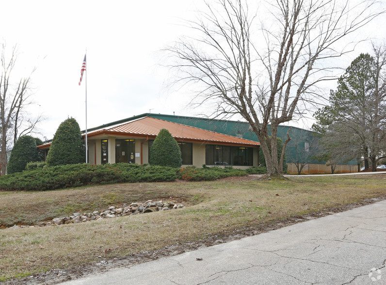 106 Jeffrey Way, Youngsville, NC for lease - Primary Photo - Image 1 of 8