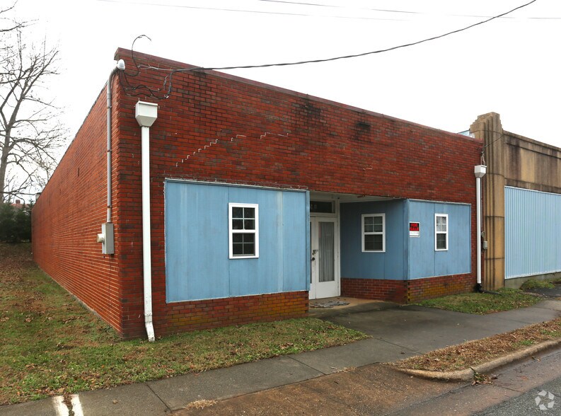 225 Main St, Yanceyville, NC 27379