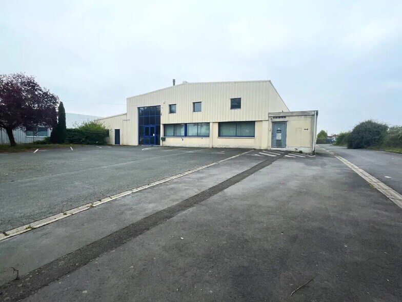 Office in Saint-Laurent-Blangy for lease - Building Photo - Image 2 of 16