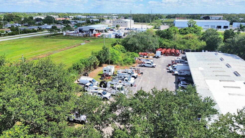 3526 Work Dr, Fort Myers, FL for lease - Building Photo - Image 3 of 6