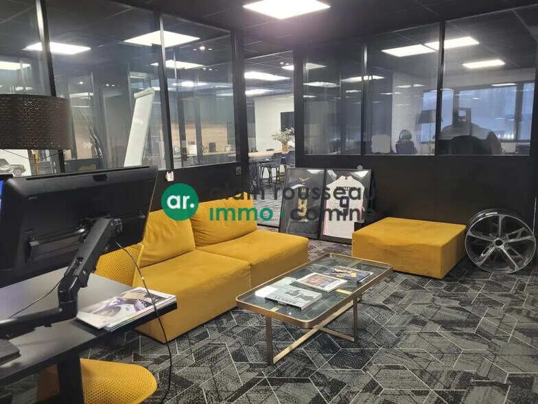 Flex in Orvault for lease - Interior Photo - Image 3 of 6