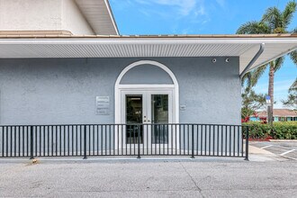 550 SE Port St Lucie Blvd, Port Saint Lucie, FL for lease Interior Photo- Image 1 of 3
