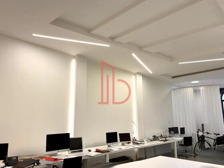 Office in Bordeaux for lease - Interior Photo - Image 2 of 5