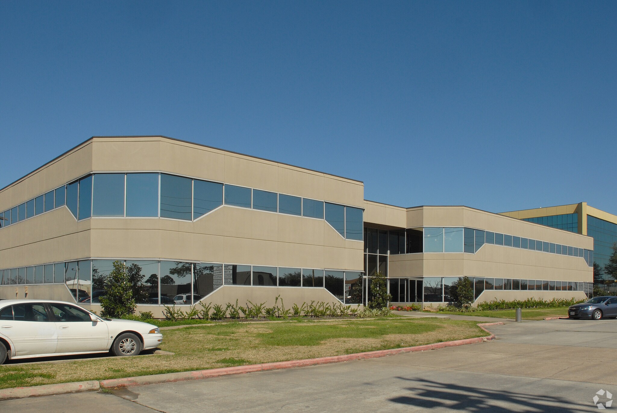 2400 Highway 365, Nederland, TX 77627 Midjeff Professional