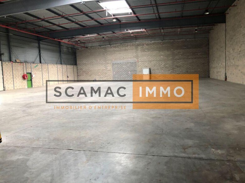 Industrial in Stains for lease - Building Photo - Image 2 of 8