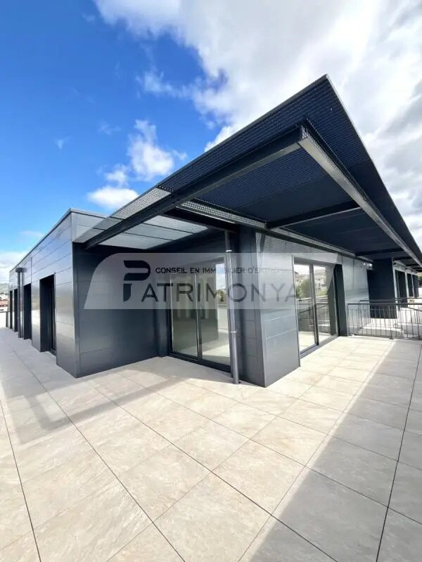 Retail in Marseille for lease Building Photo- Image 1 of 11