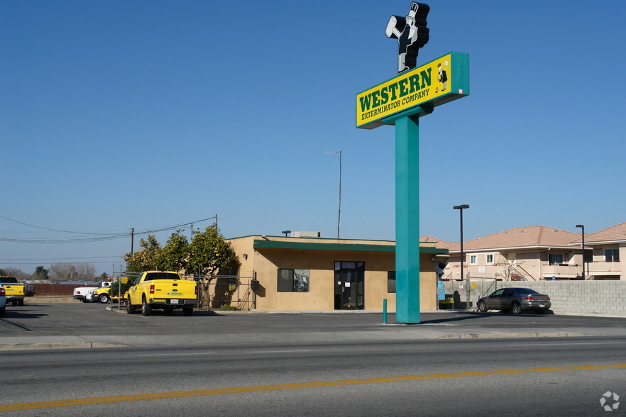 810 Brundage Ln, Bakersfield, CA for sale - Primary Photo - Image 1 of 1