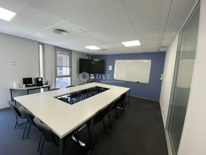 Office in Vélizy-Villacoublay for lease - Interior Photo - Image 3 of 7