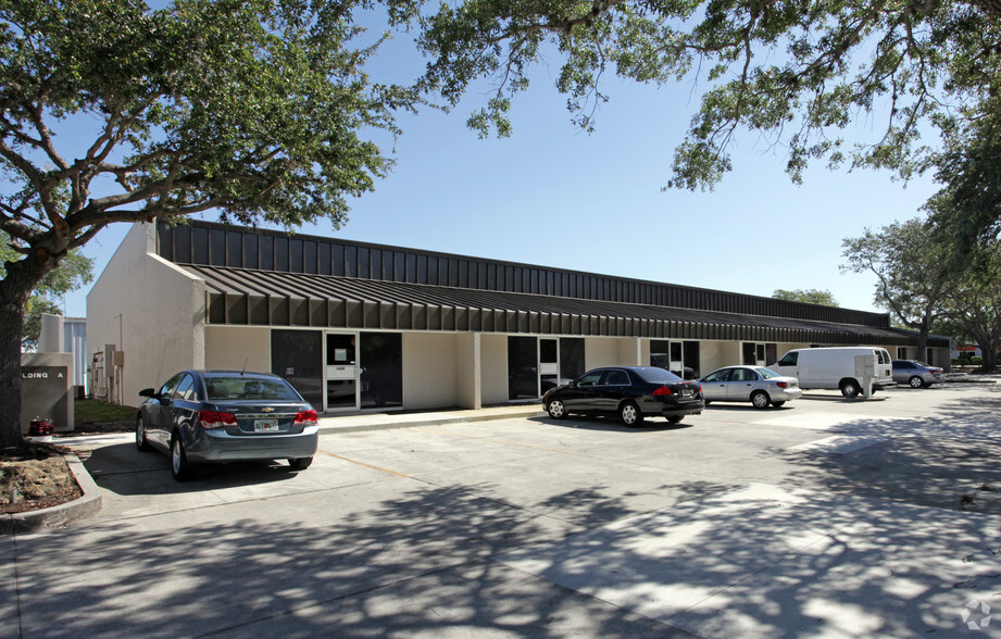 1721 Independence Blvd, Sarasota, FL for lease - Primary Photo - Image 1 of 10