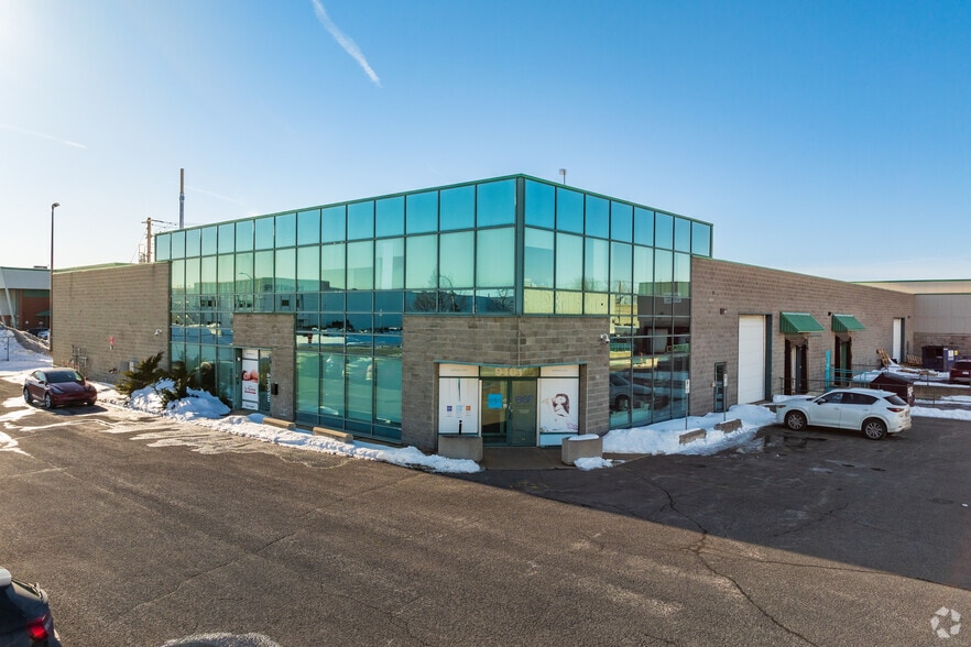 9081-9101 Rue du Parcours, Montréal, QC for lease - Primary Photo - Image 1 of 5