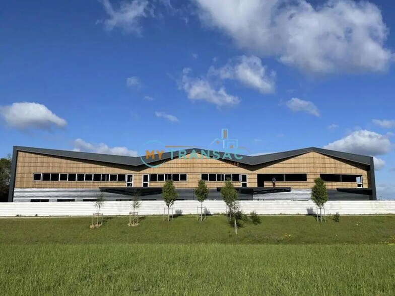 Flex in Moissy-Cramayel for sale - Building Photo - Image 1 of 13