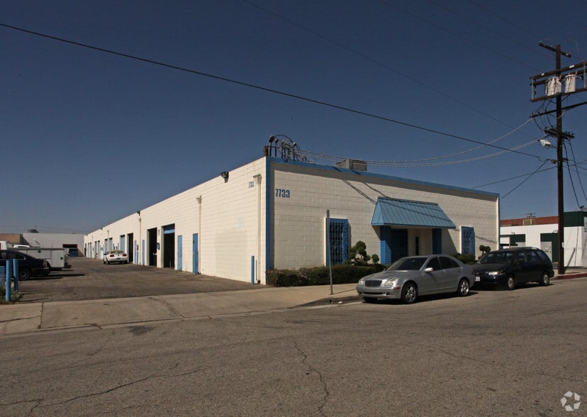 7733 Densmore Ave, Van Nuys, CA for lease - Primary Photo - Image 1 of 4