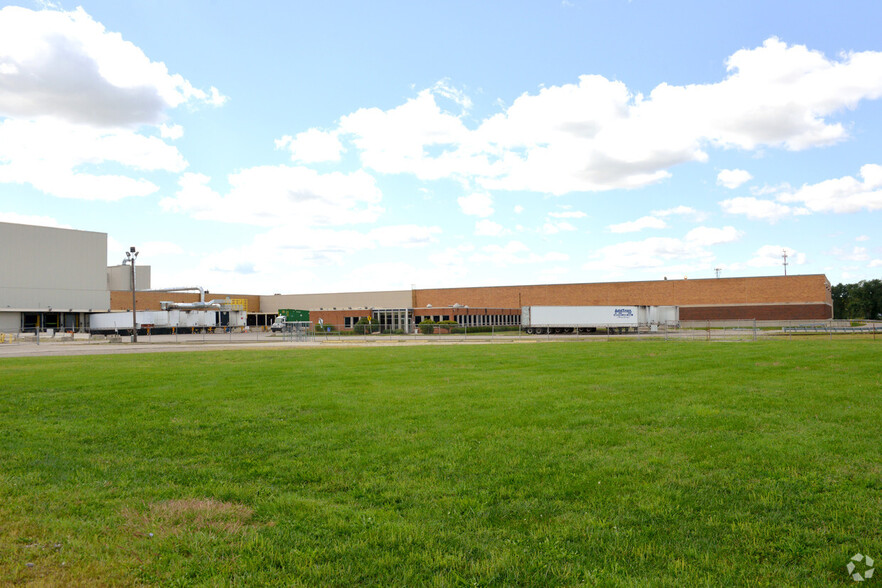 1030 W Alex-Bell Rd, West Carrollton, OH for lease - Building Photo - Image 2 of 2