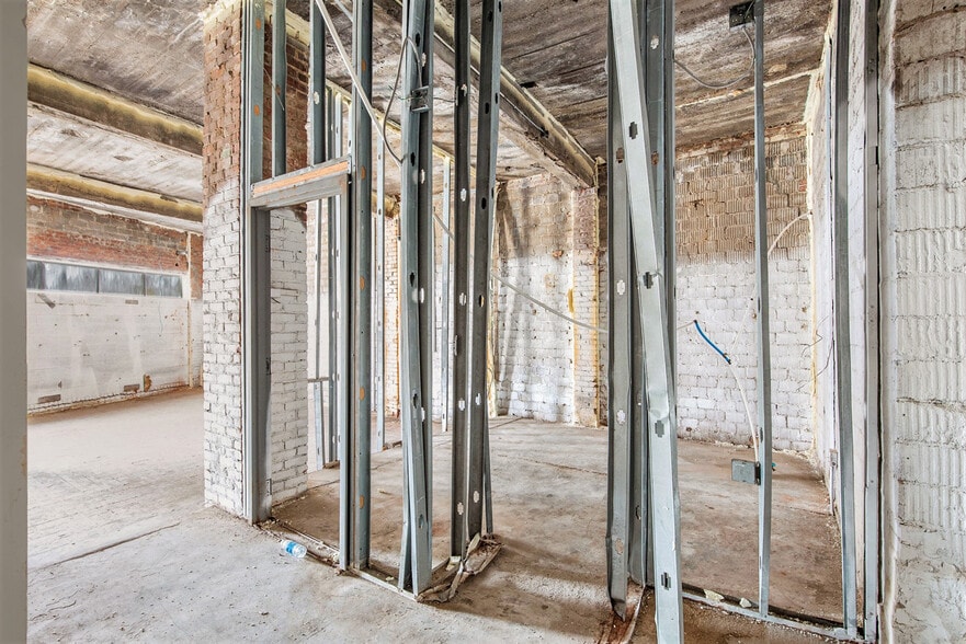 12709 Gratiot Ave, Detroit, MI for lease - Building Photo - Image 3 of 8